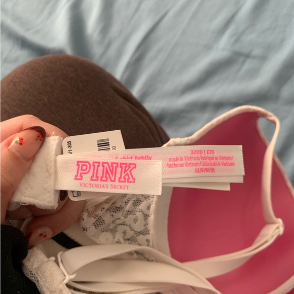 Victoria Secret - White Lace Cup Bra - Picture 3 of 5